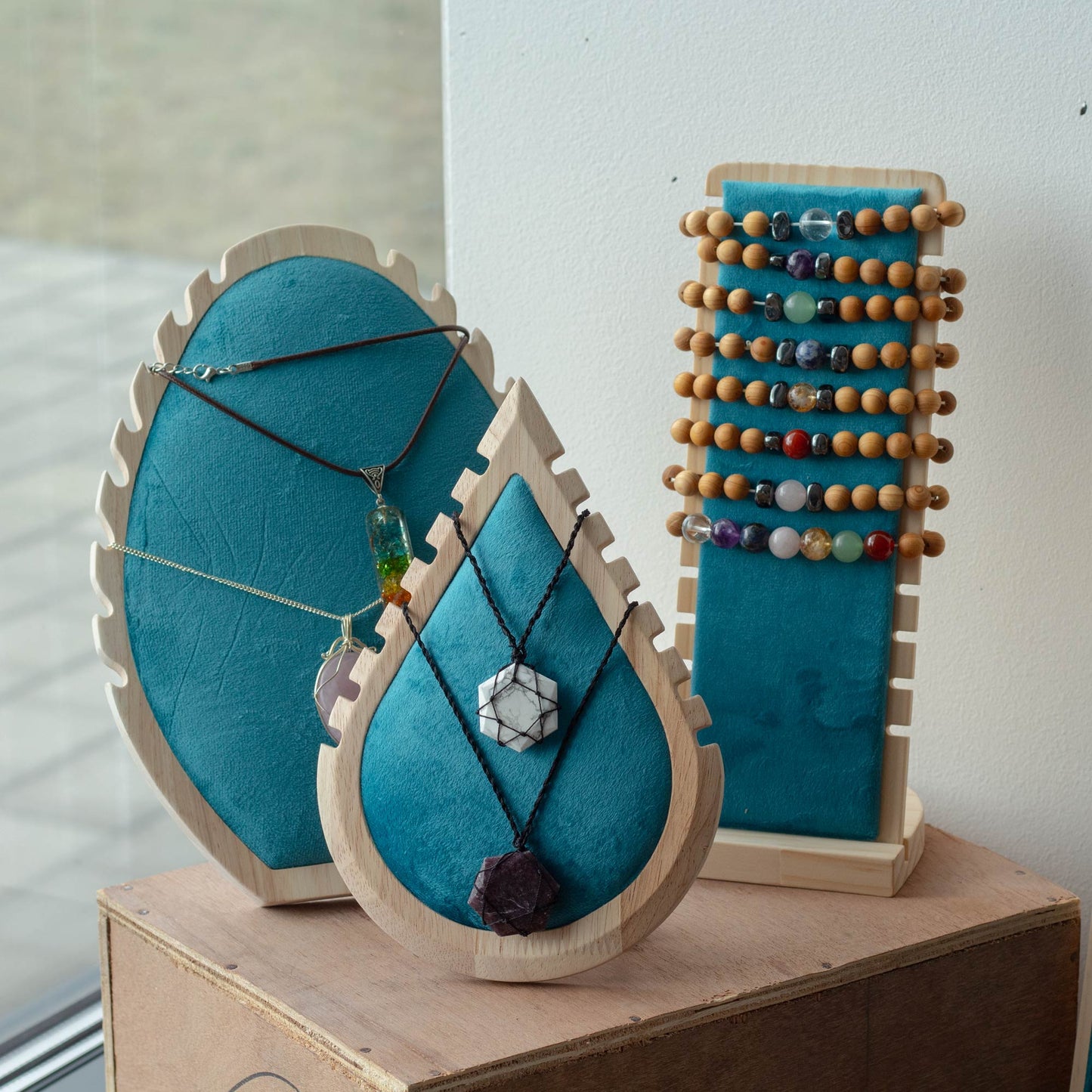 Small Oval Necklace Display 19x13cm