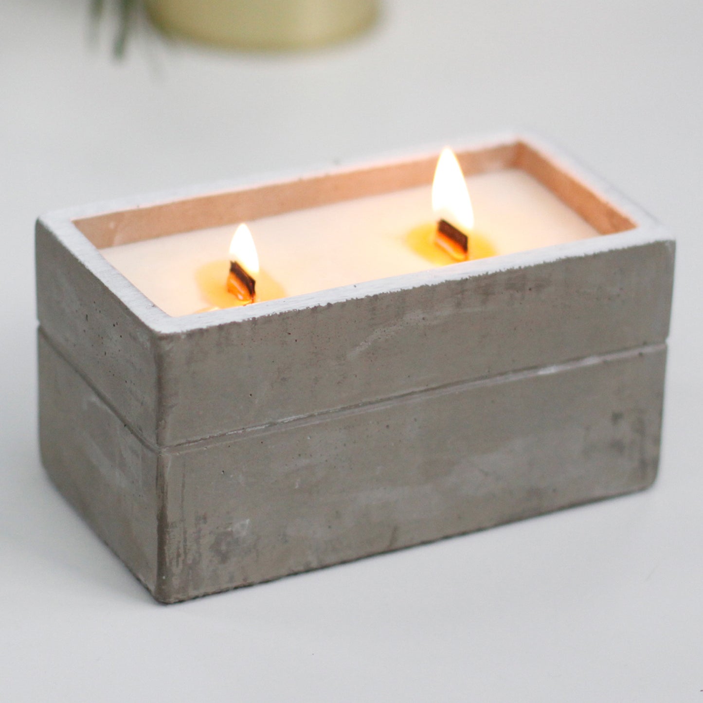 Large Concrete Soy Woodwick Candle - Clove & Dark Sandal