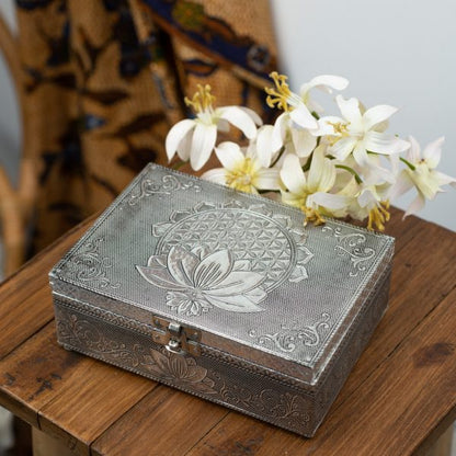 Lotus Styled Oracle Card Box (Silver)